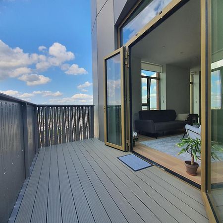 Cozy Room With Private Bathroom In Luxurious Flat London Bagian luar foto