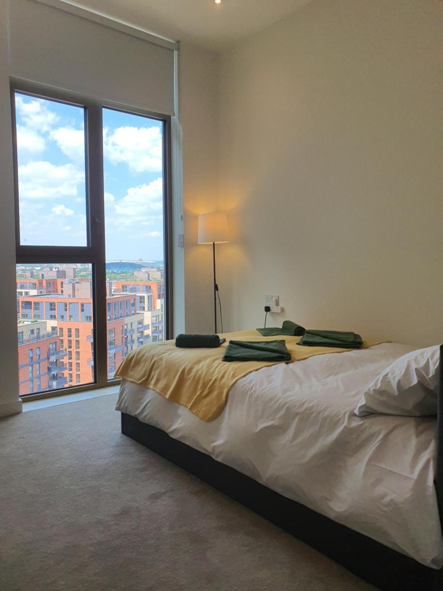 Cozy Room With Private Bathroom In Luxurious Flat London Bagian luar foto