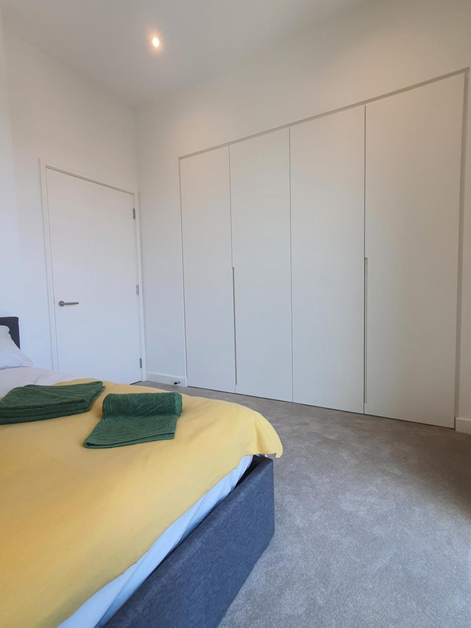 Cozy Room With Private Bathroom In Luxurious Flat London Bagian luar foto